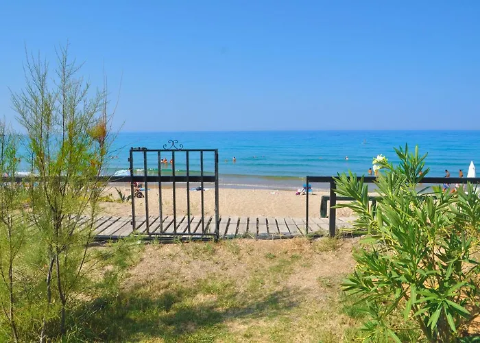 Дом отдыха Beachfront House Yannis On Agios Gordios In Corfu
